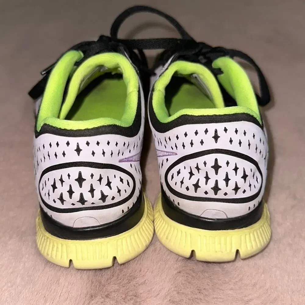 Women’s Nike Free 4.0 V2. Size 5.5.